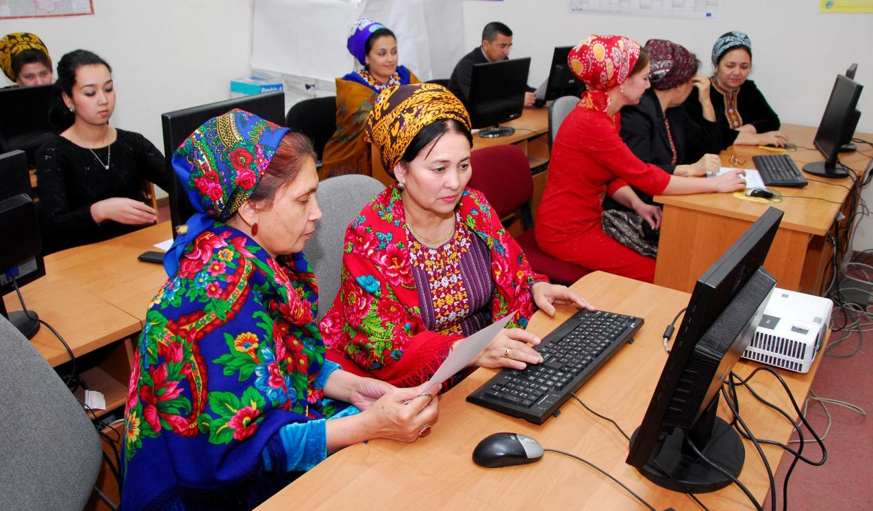 Statisticians entering data into the database for further processing and analysis. Turkmenistan. © World Bank