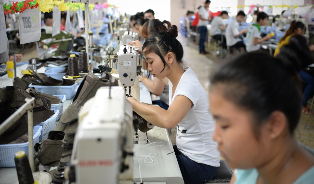 The female labour force participation rate is high in Vietnam, but inequalities informed by traditional social norms persist in workplaces between women and men. © Thang Tung / Institute for Studies of Society, Economy and Environment Vietnam