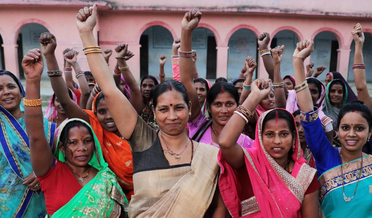 Elected Women Representatives (EWRs) gather outside Middle School Harka in Sitamarhi district, India, to discuss community issues. © Paula Bronstein/Getty Images/Images of Empowerment