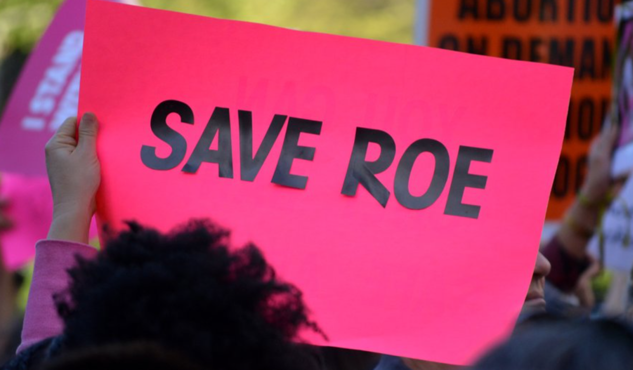 A banner saying 'Save Roe' ©Christopher Penler / Shutterstock