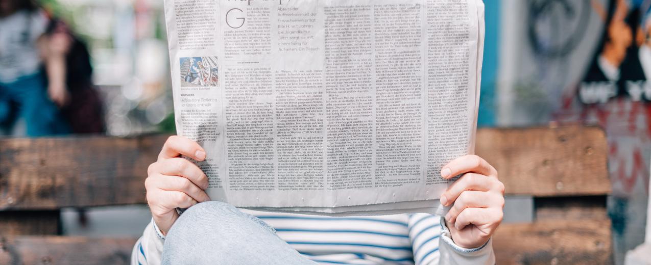 A man reading a paper. Copyright: Roman Kraft/Unsplash