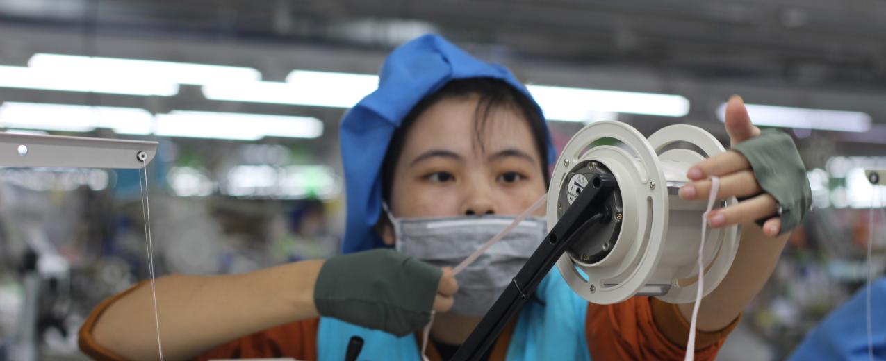 Women account for around half of the Viet Nam's workforce, but occupy less than a quarter of senior management roles. © Thanh Tung/Institute for Studies of Society, Economy and Environment