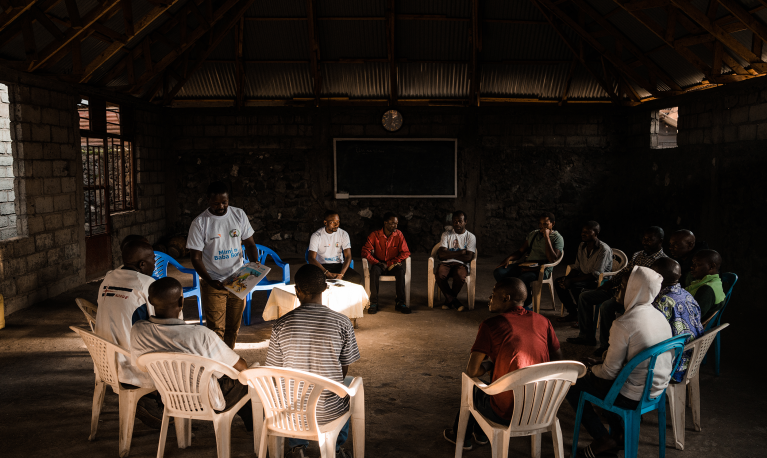 Men participate in group discussions organised by the NGO Ghovodi to address men’s participation in maternal health and reduce gender-based violence, Goma, DRC, 2023. © Hugh Kinsella Cunningham